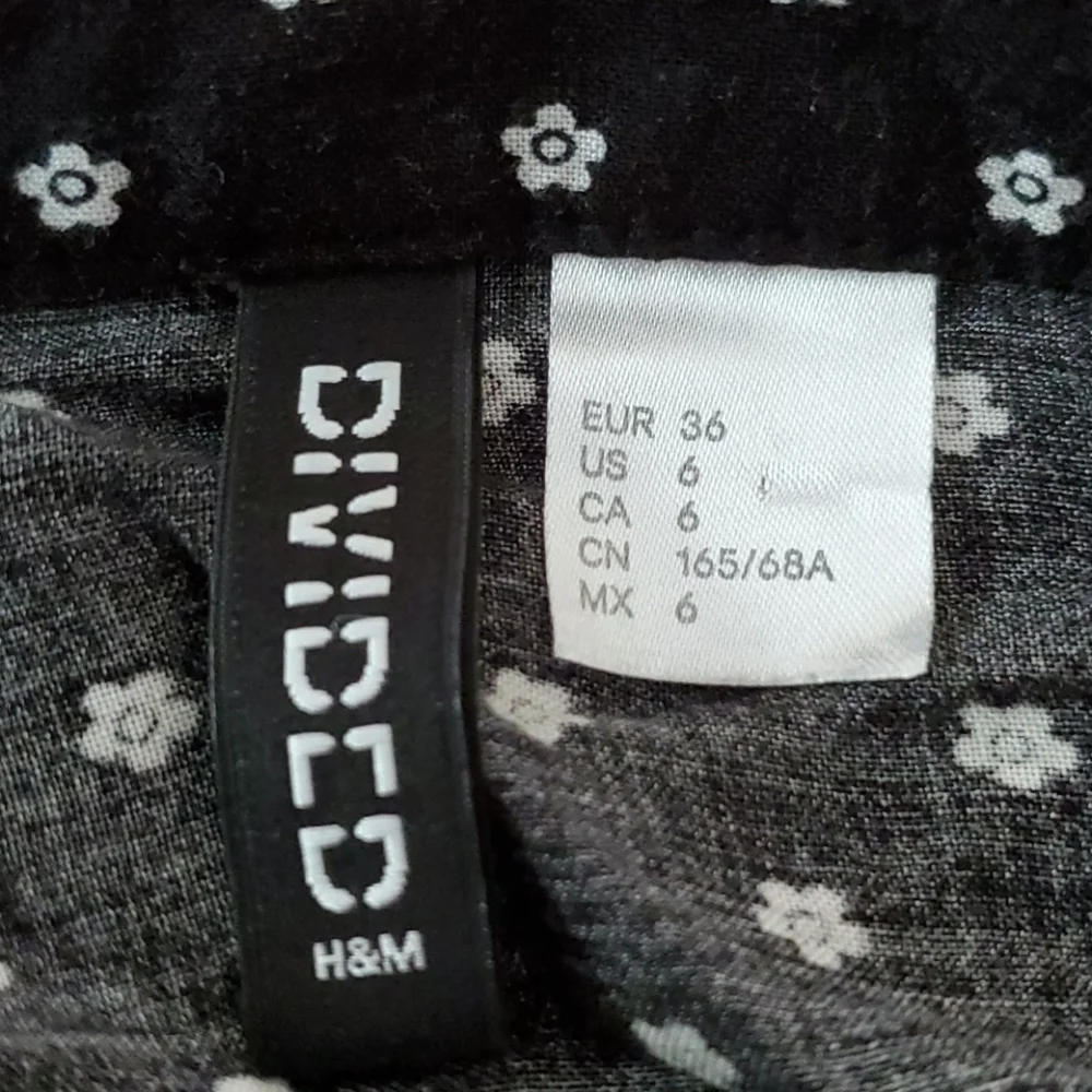 H&M black with flowers mini skirt size 6 - Picture 5 of 5